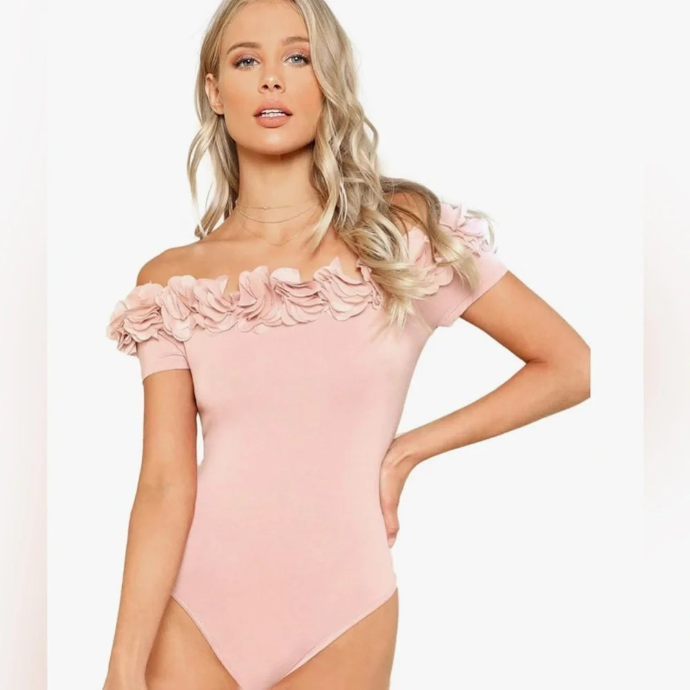⭐️3/$27⭐️ Floral Pink Bodysuit. Women’s size small. - Picture 1 of 10